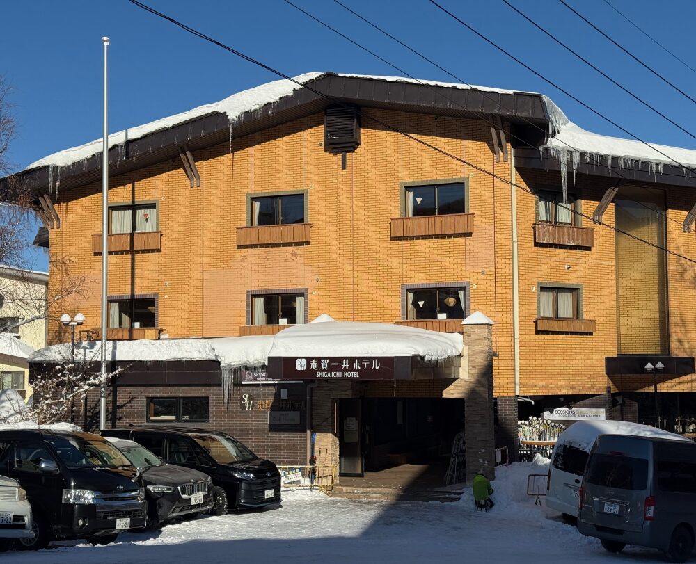 標高1,650m、一の瀬バス停横。志賀高原の自然と雪を満喫できる高原ホテル【志賀一井ホテル】