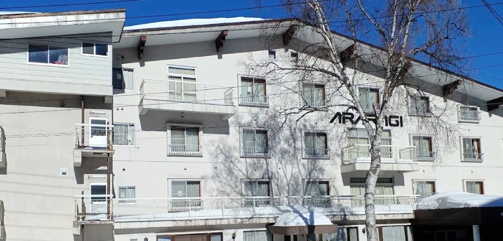 志賀高原・一の瀬で、ほっと心がゆるむ宿。手作りの料理とやさしいおもてなしに出会う【ホテルあららぎ】