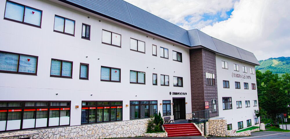 志賀高原・一の瀬で「泊まる」をもっと面白く。会話と体験が広がる、オリンピックホテルの新しい挑戦【オリンピックホテル】