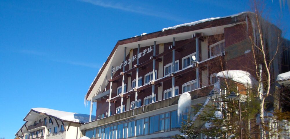 「毎年お帰りなさい」が似合う宿。会話のぬくもりが、旅の緊張をほどいてくれる【スカイランドホテル】