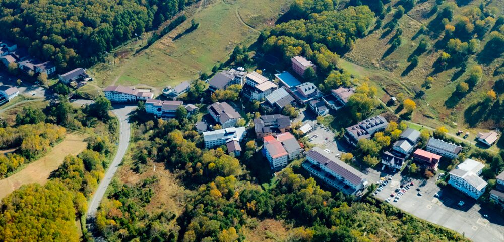 くじ引きから始まった雪山の街 ―― 志賀高原・一の瀬、開拓の60年