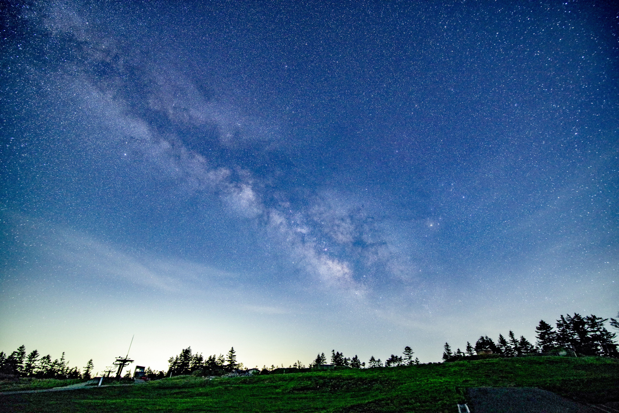 志賀高原で見るペルセウス座流星群。8月12〜13日、標高1600mの新月の夜